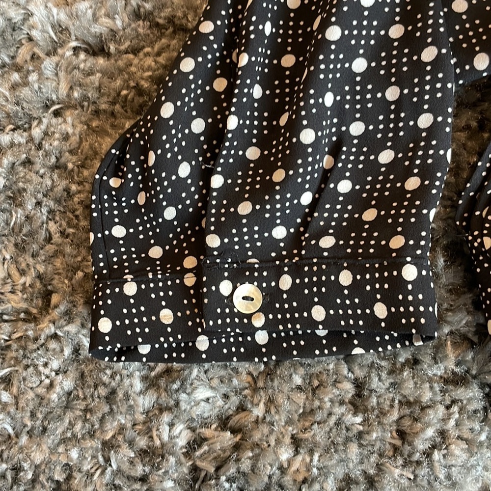 DR2 Black and White Long Sleeve V-Neck Dress - Picture 5 of 6